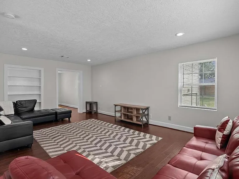 3718 Eagle St — Photo 3
