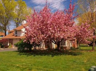 86 Cherrywood Dr, Somerset, NJ 08873