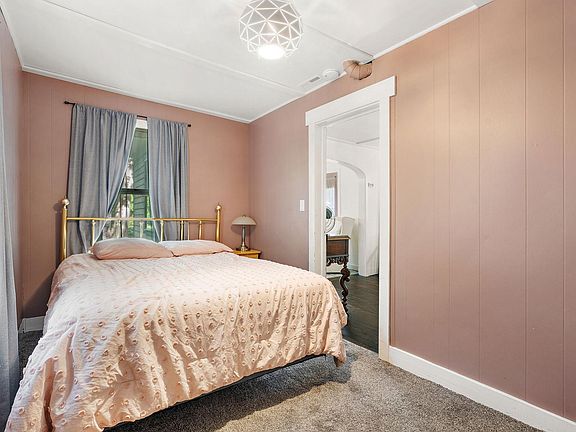 5th image of 3967 Brown St