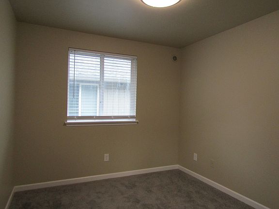 5th image of 4048 S Warner St #B