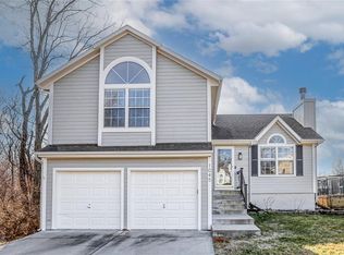 1045 Black Oak Dr, Liberty, MO 64068