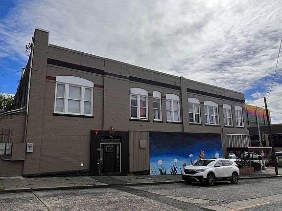 3rd image of 33 NE Boistfort St #5