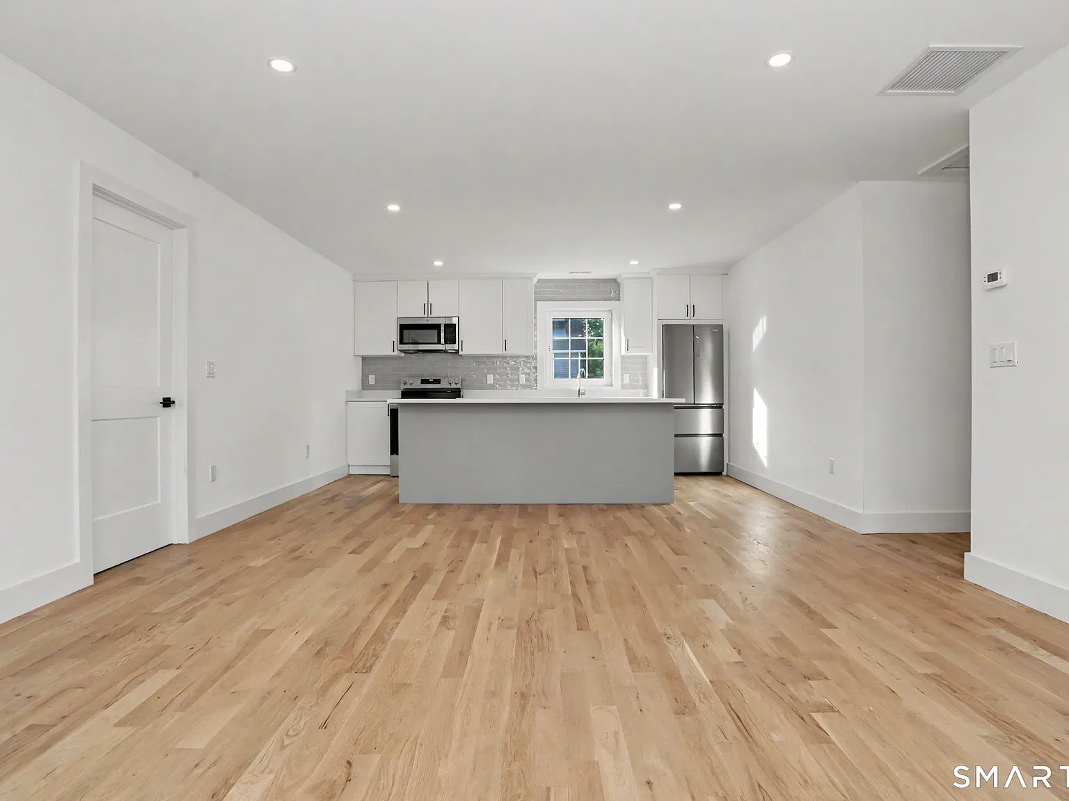 3 bed, 2.0 bath, 1270 sqft, $3,500 — Photo 4