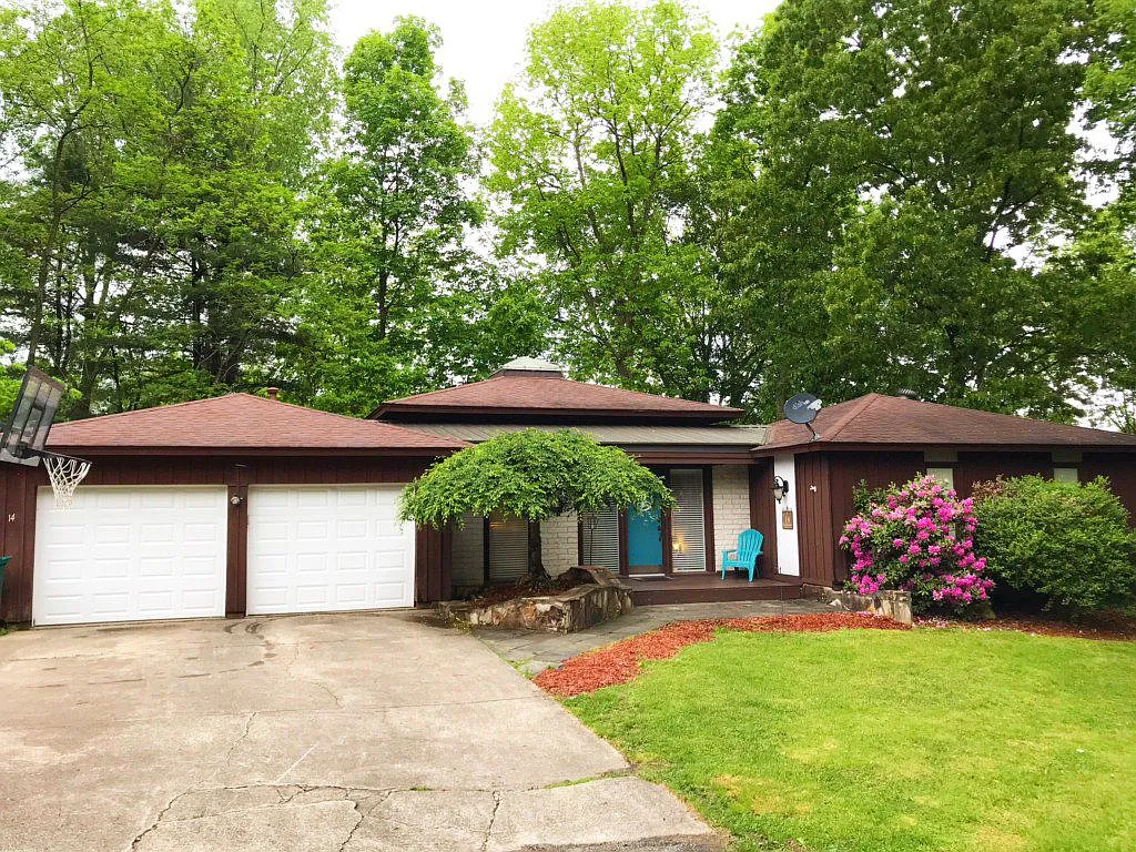14 Meadowwood Est photo 1