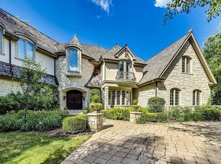 360 Belle Foret Dr, Lake Bluff, IL 60044