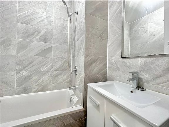4th image of 144 Sumpter St #3