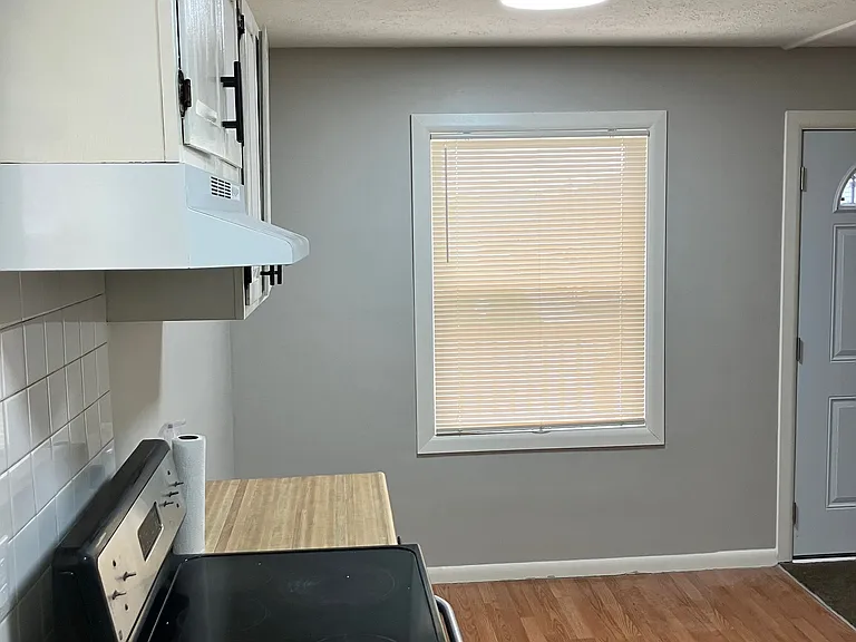 1657 N Pasadena St — Photo 5