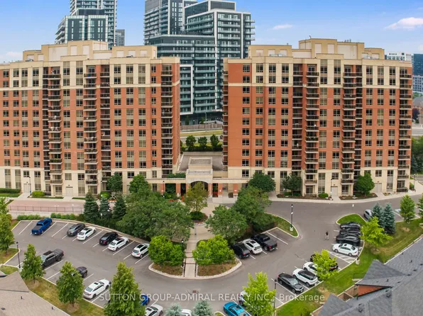 73 King William Cres #307, Richmond Hill, ON L4B 0C2