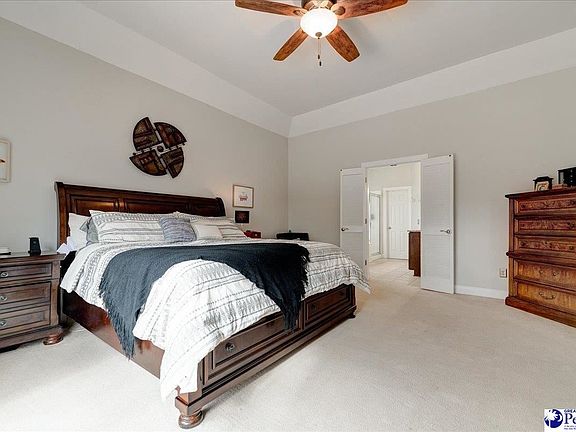 4th image of 221 S Barrington Dr