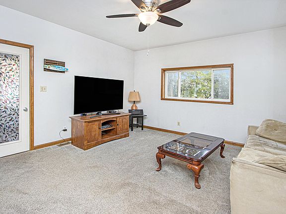 5th image of 211 Helen Ave