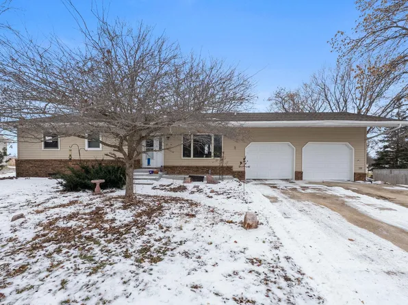 1004 S Wind St, Flandreau, SD 57028