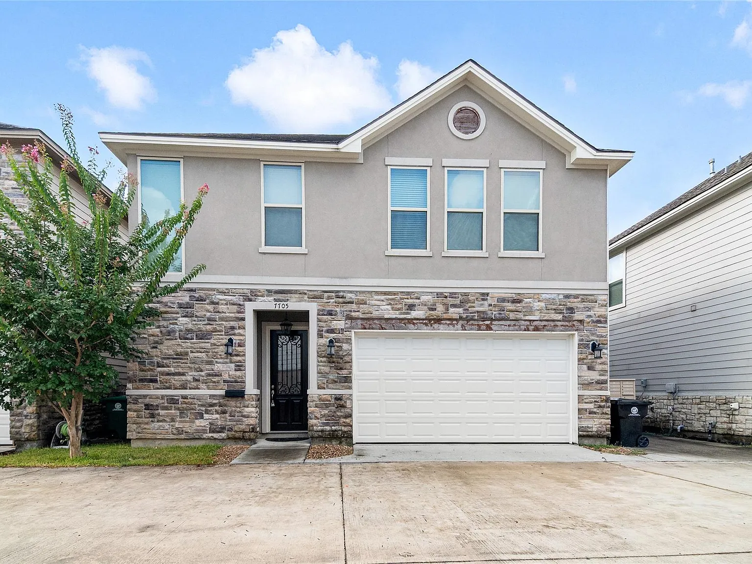 3 bed, 2.5 bath, 1964 sqft, $2,800 — Photo 1