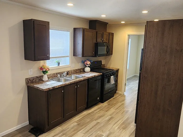 Americana Estates — Photo 13