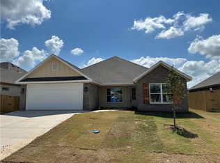 211 Palm St, Centerton, AR 72713