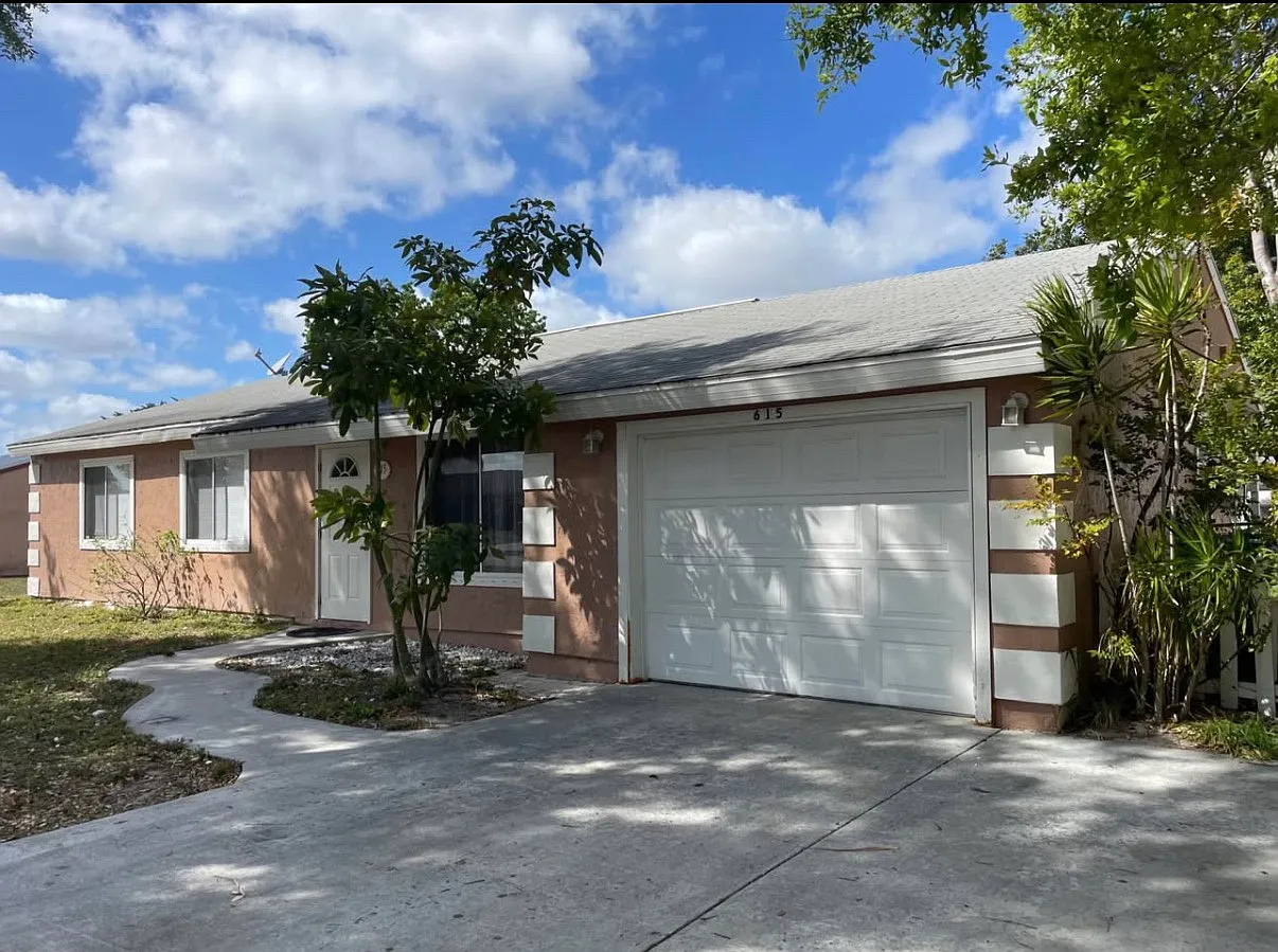 3 bed, 1176 sqft, $2,085 — Photo 3