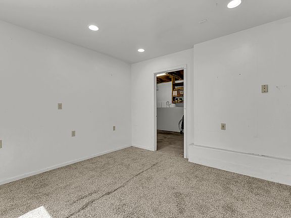 3rd image of 25220 Lodge Rd