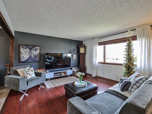 4th image of 10 Pebble Beach Ct