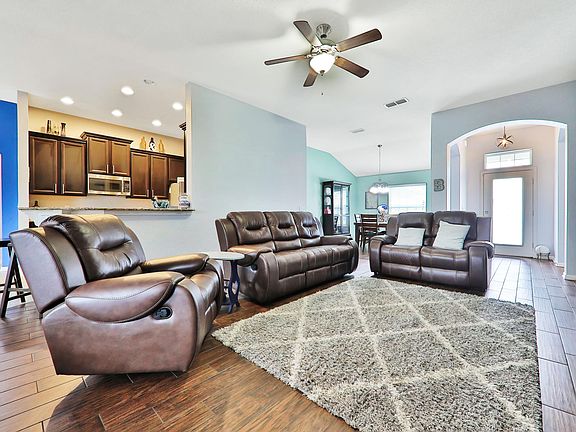 4th image of 225 Mahogany Bay Dr