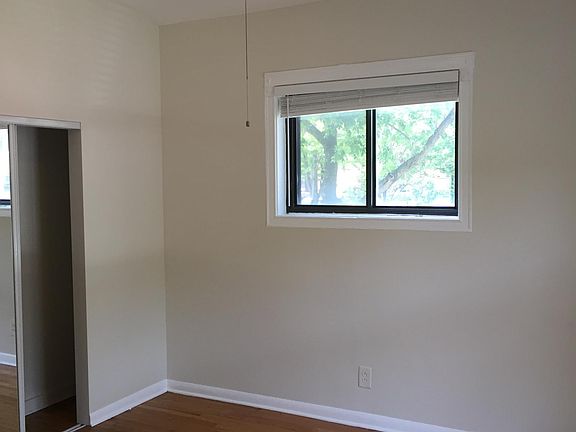 2nd image of 923 W Waveland Ave #52cdb4tmv