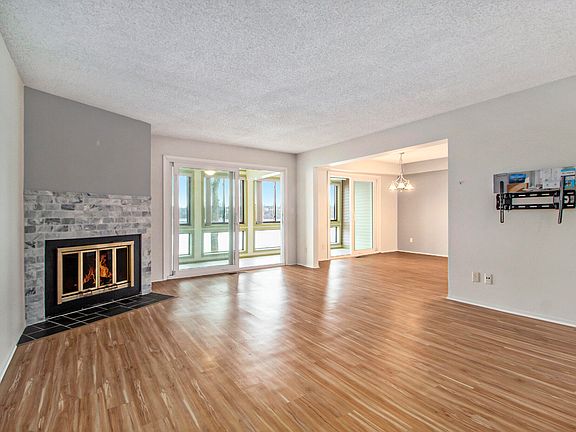 5th image of 730 Cliffs Dr APT 204A