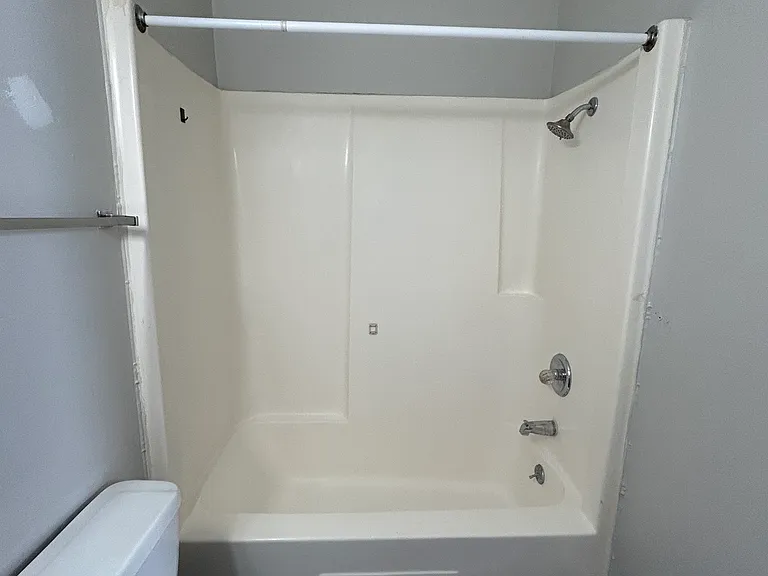 1 bed 1 bath - Full bath - In School House