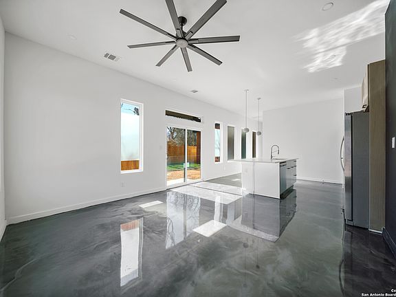 4th image of 301 N MITTMAN