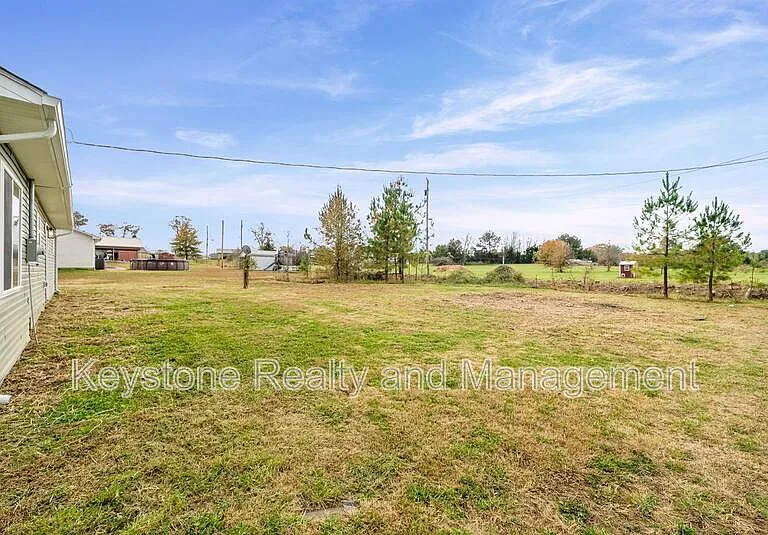 225 Military Rd — Photo 16