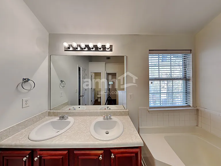 105 Hidden Creek Dr — Photo 11