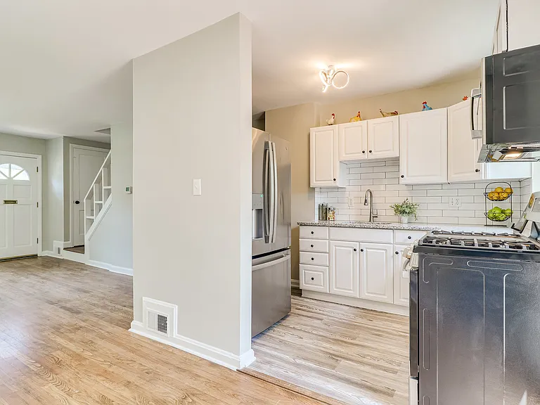 ONLY A REPRESENTATION OF THE KITCHEN THAT HAS BEEN RENOVATED - THIS IS NOT THE ACTUAL KITCHEN