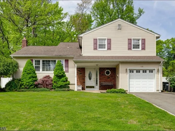 15 Saint Germain Dr, Clark Twp., NJ 07066