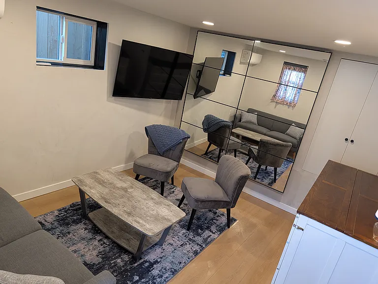 3658 1/3 Fredonia Dr — Photo 13
