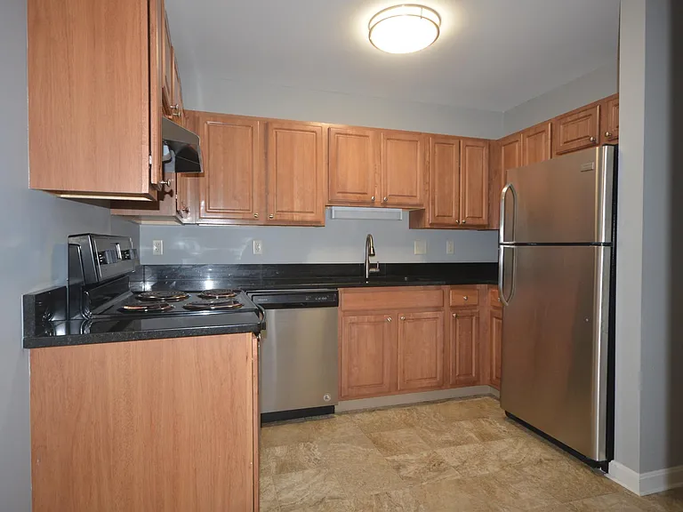 Stonington Estates Apartments — Photo 43