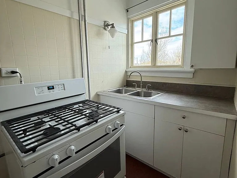 230 S Washington St — Photo 3