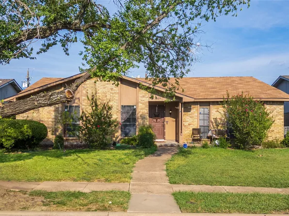 3014 Rockett Dr, Carrollton, TX 75007