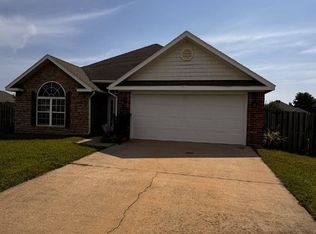 1532 Hutchinson St, Pea Ridge, AR 72751