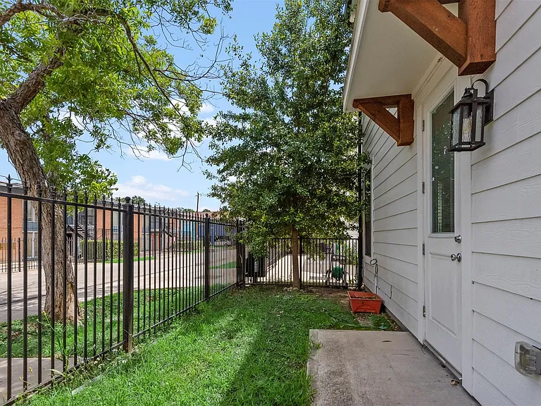 909 Oak St #C — Photo 34