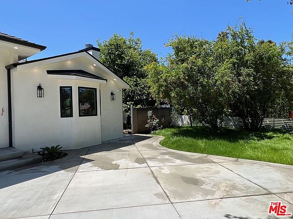 2nd image of 13338 Magnolia Blvd