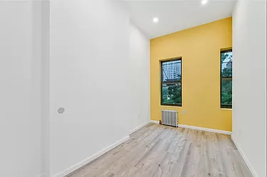 Rented by R New York