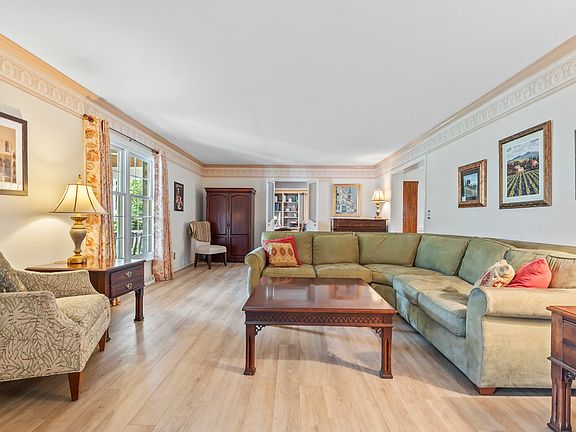 4th image of 2245 Tanglewood Dr