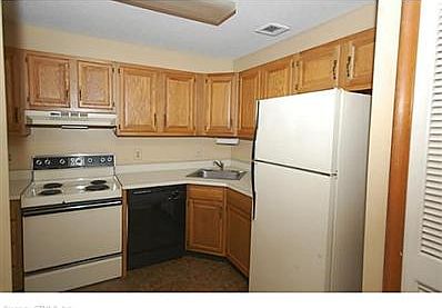 5th image of 604 Twin Circle Dr