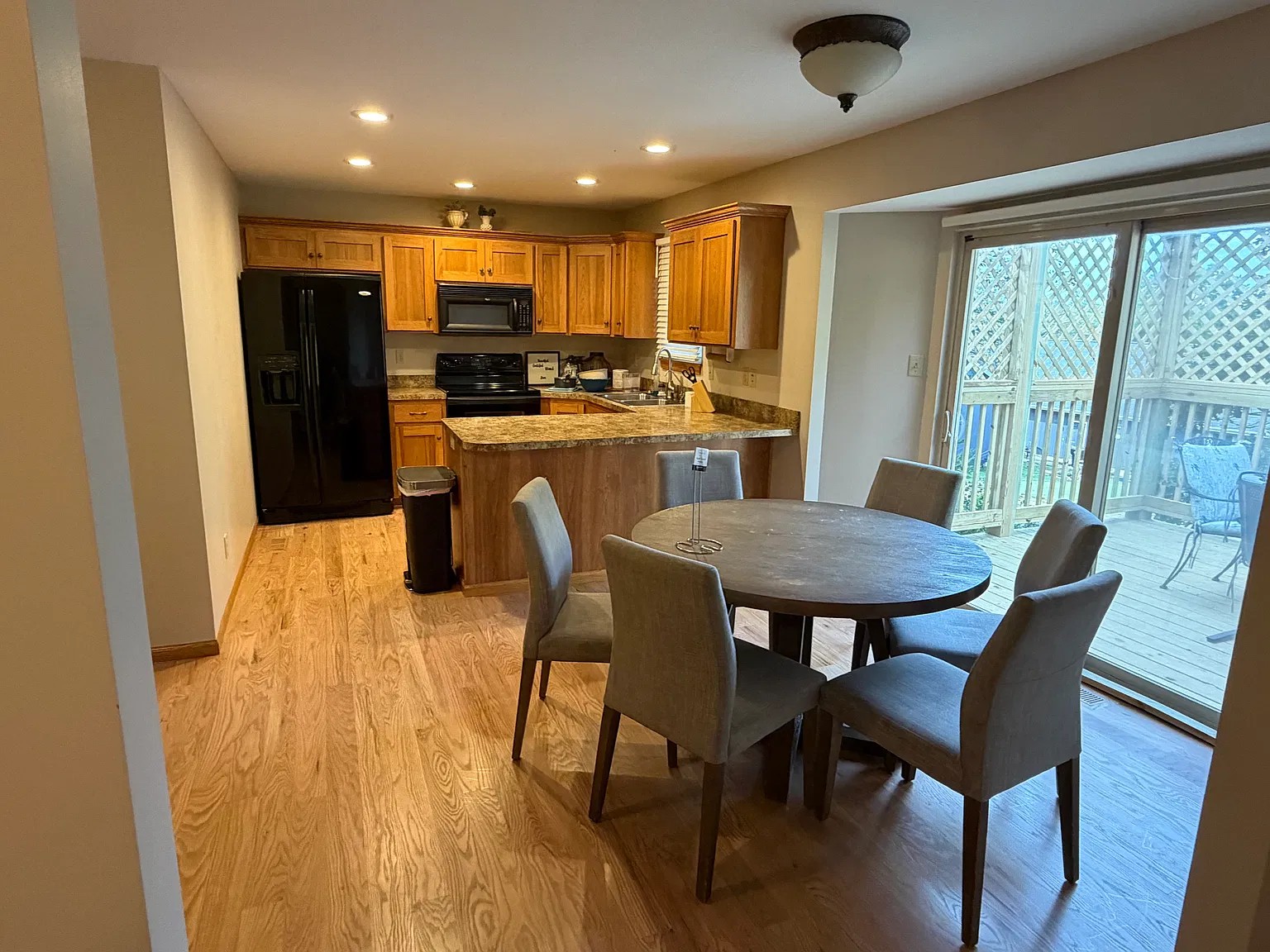 4 bed, 2400 sqft, $3,500 — Photo 4