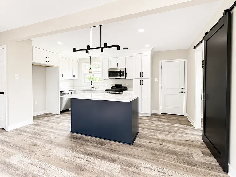 2707 Cushing Dr — Photo 4