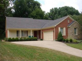 883 Foxcreek Ln, Cincinnati, OH 45233
