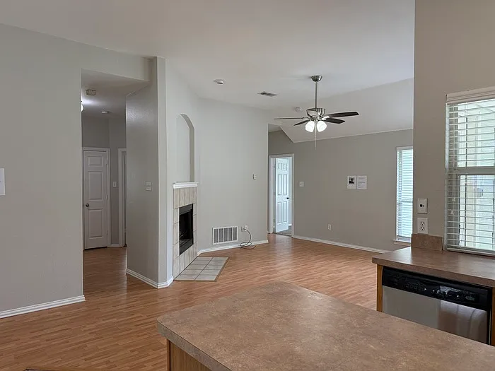 413 Hilltop Dr — Photo 7