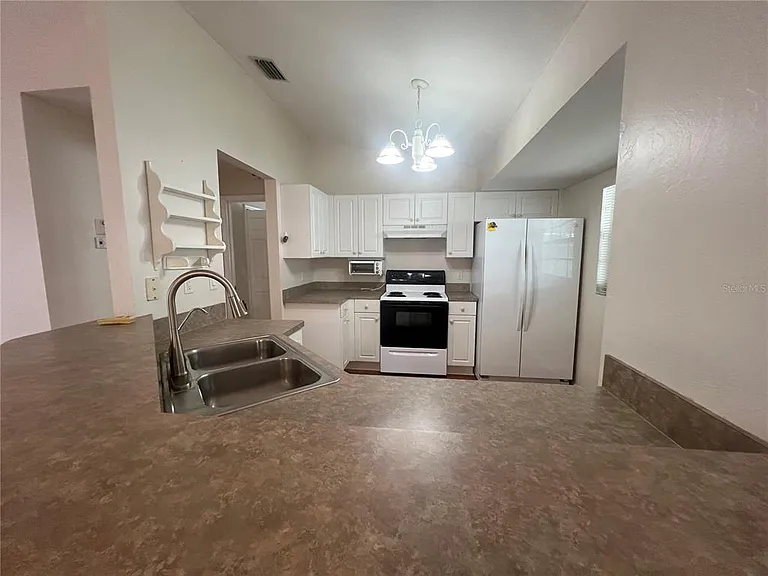 3228 Lucaya Ave — Photo 7