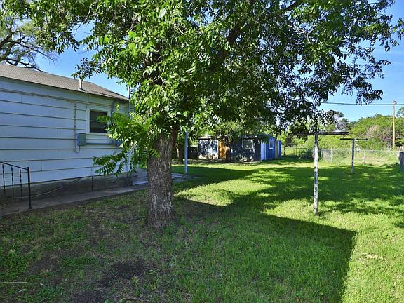 4th image of 643 NW Avenue F