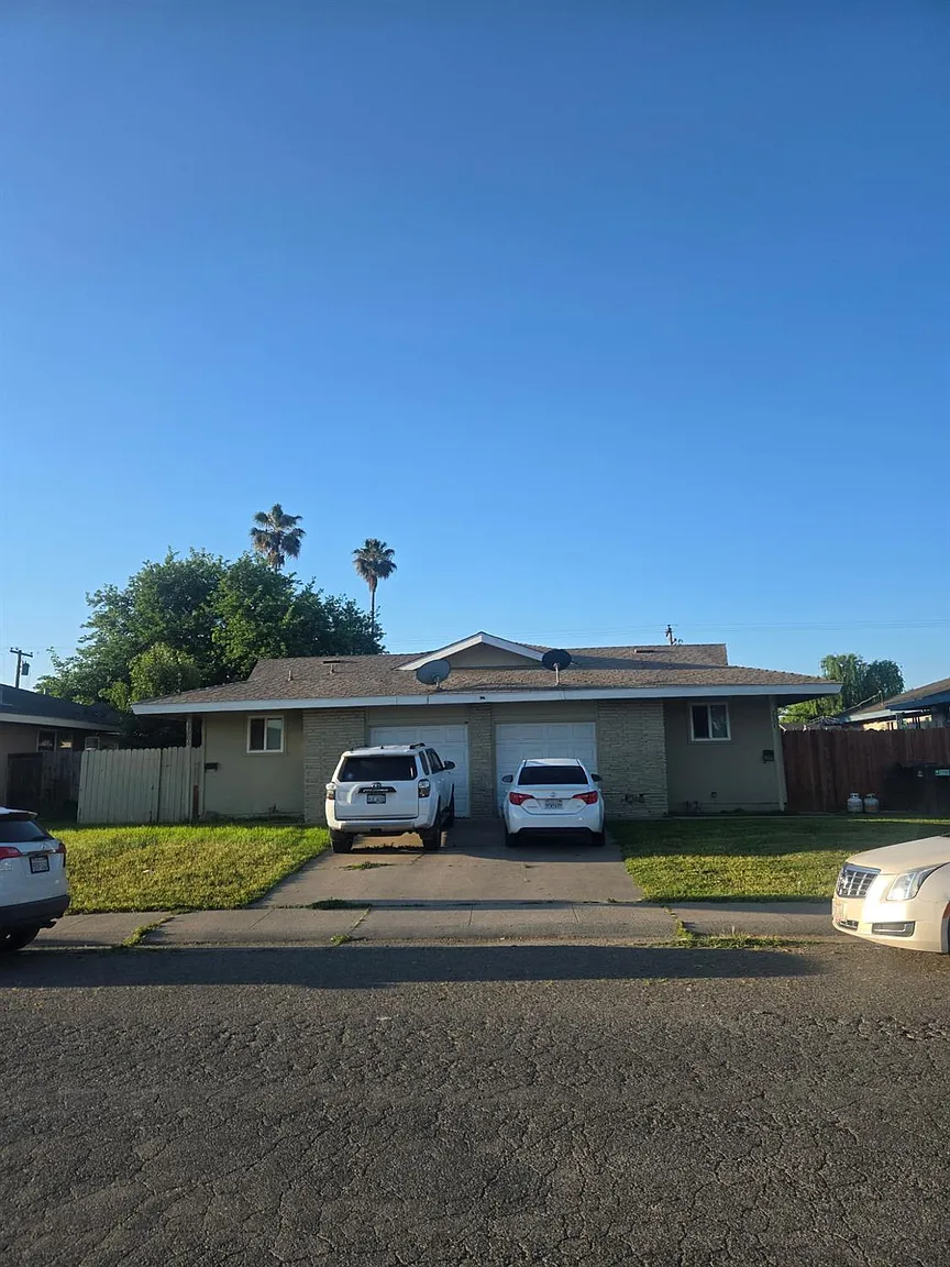 7904 Loucreta Dr photo 1