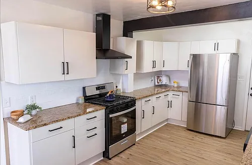 1372 Smith St Photo 1