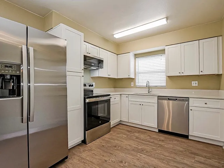 142 Burns Ave — Photo 9