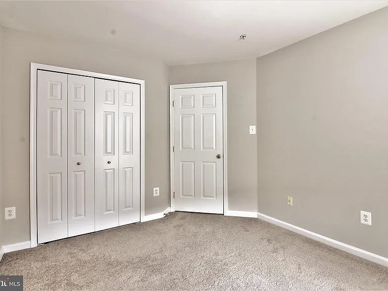10707 Croydon Ct — Photo 17